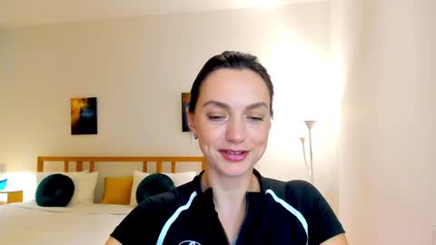 Snapshot of lovelyeemia chatting on 12/06/24, 01:11 Mia online show from 12/06/24, 01:11