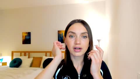 Snapshot of lovelyeemia chatting on 12/07/24, 02:46 Mia online show from 12/07/24, 02:46