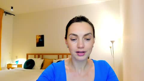 Snapshot of lovelyeemia chatting on 12/08/24, 05:01 Mia online show from 12/08/24, 05:01