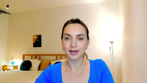 Snapshot of lovelyeemia chatting on 12/08/24, 08:04 Mia online show from 12/08/24, 08:04