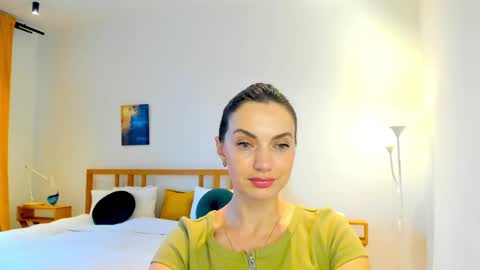 Snapshot of lovelyeemia chatting on 12/10/24, 10:38 Mia online show from 12/10/24, 10:38