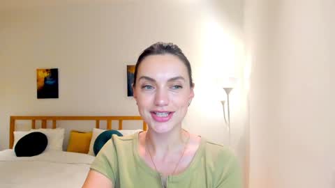 Snapshot of lovelyeemia chatting on 12/10/24, 04:49 Mia online show from 12/10/24, 04:49