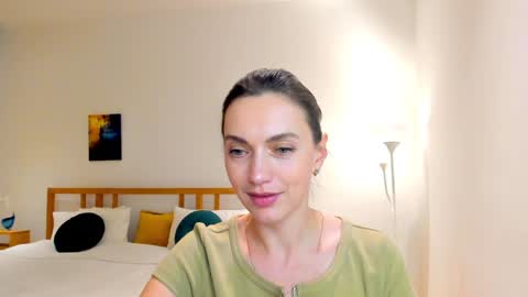 Snapshot of lovelyeemia chatting on 12/10/24, 07:54 Mia online show from 12/10/24, 07:54