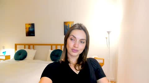 Snapshot of lovelyeemia chatting on 12/11/24, 04:31 Mia online show from 12/11/24, 04:31