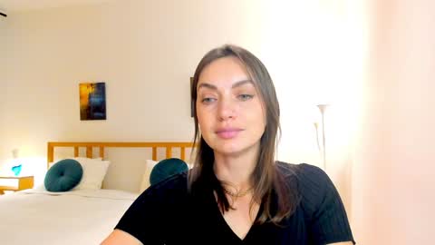 Snapshot of lovelyeemia chatting on 12/11/24, 07:36 Mia online show from 12/11/24, 07:36