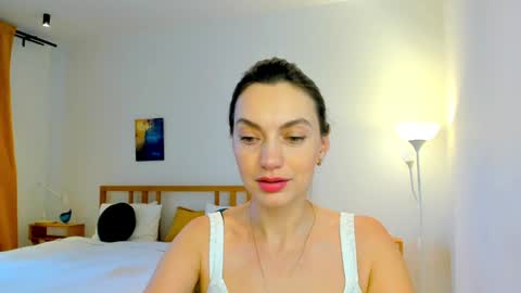 Snapshot of lovelyeemia chatting on 12/12/24, 10:34 Mia online show from 12/12/24, 10:34