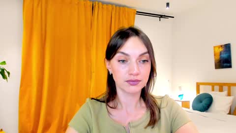 Snapshot of lovelyeemia chatting on 12/13/24, 01:01 Mia online show from 12/13/24, 01:01