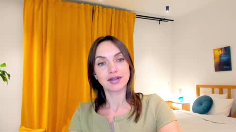 Snapshot of lovelyeemia chatting on 12/13/24, 07:10 Mia online show from 12/13/24, 07:10