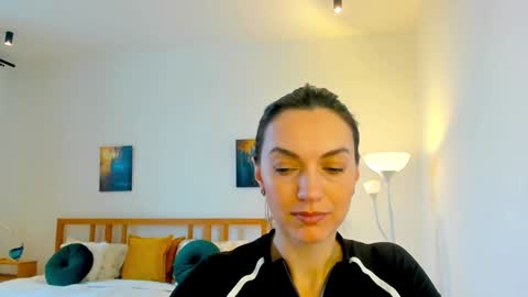 Snapshot of lovelyeemia chatting on 12/16/24, 07:48 Mia online show from 12/16/24, 07:48