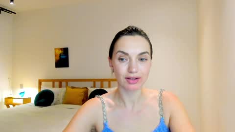 Snapshot of lovelyeemia chatting on 12/17/24, 02:22 Mia online show from 12/17/24, 02:22