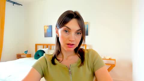 Snapshot of lovelyeemia chatting on 12/18/24, 09:04 Mia online show from 12/18/24, 09:04