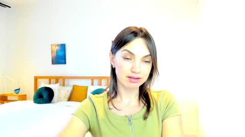 Snapshot of lovelyeemia chatting on 12/18/24, 12:07 Mia online show from 12/18/24, 12:07