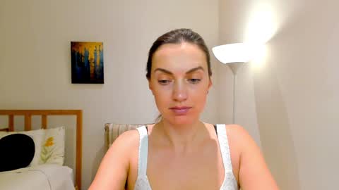 Snapshot of lovelyeemia chatting on 12/21/24, 01:32 Mia online show from 12/21/24, 01:32