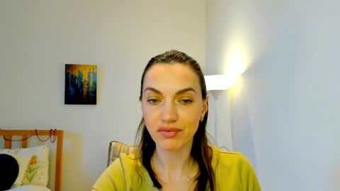 Snapshot of lovelyeemia chatting on 12/24/24, 12:00 Mia online show from 12/24/24, 12:00