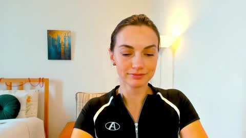 Snapshot of lovelyeemia chatting on 12/28/24, 11:09 Mia online show from 12/28/24, 11:09