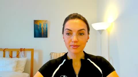 Snapshot of lovelyeemia chatting on 01/07/25, 10:11 Mia online show from 01/07/25, 10:11