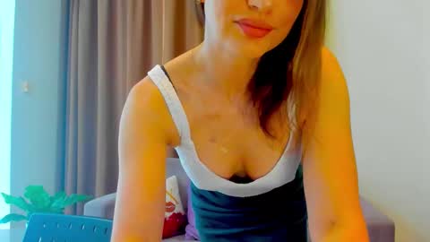 Snapshot of lovelyeemia chatting on 09/10/25, 02:33 Mia online show from 09/10/25, 02:33