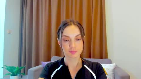 Snapshot of lovelyeemia chatting on 09/12/25, 10:26 Mia online show from 09/12/25, 10:26