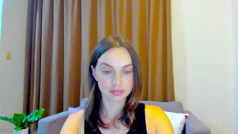 Snapshot of lovelyeemia chatting on 09/17/25, 11:56 Mia online show from 09/17/25, 11:56