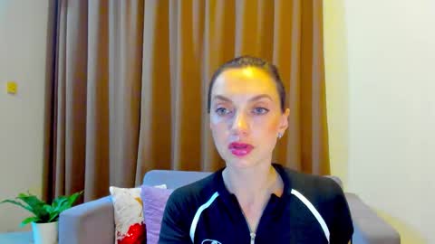 Snapshot of lovelyeemia chatting on 09/21/25, 03:13 Mia online show from 09/21/25, 03:13