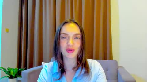 Snapshot of lovelyeemia chatting on 09/22/25, 01:02 Mia online show from 09/22/25, 01:02