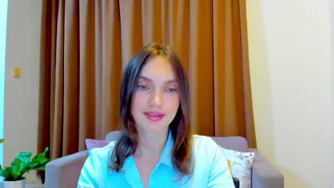 Snapshot of lovelyeemia chatting on 10/10/25, 11:09 Mia online show from 10/10/25, 11:09