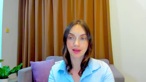 Snapshot of lovelyeemia chatting on 10/14/25, 10:38 Mia online show from 10/14/25, 10:38