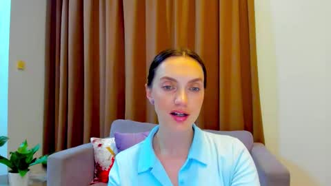 Snapshot of lovelyeemia chatting on 10/15/25, 11:21 Mia online show from 10/15/25, 11:21