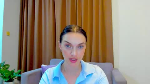 Snapshot of lovelyeemia chatting on 10/17/25, 11:46 Mia online show from 10/17/25, 11:46