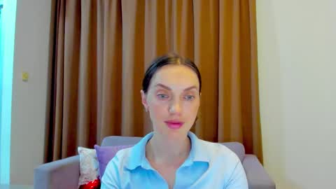 Snapshot of lovelyeemia chatting on 10/21/25, 10:38 Mia online show from 10/21/25, 10:38