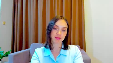 Snapshot of lovelyeemia chatting on 10/22/25, 10:37 Mia online show from 10/22/25, 10:37