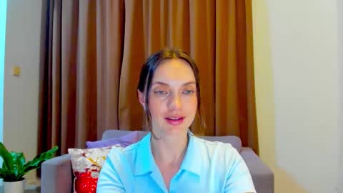 Snapshot of lovelyeemia chatting on 10/28/25, 11:14 Mia online show from 10/28/25, 11:14