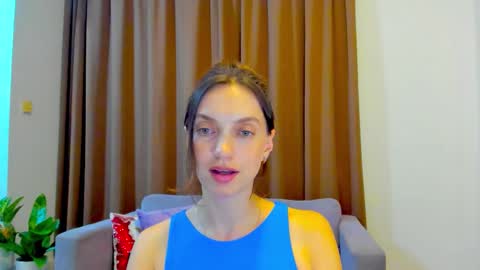 Snapshot of lovelyeemia chatting on 11/03/25, 01:23 Mia online show from 11/03/25, 01:23