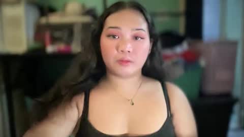 Snapshot of lovelyhot_christinexx chatting on 12/16/25, 06:57 Christine online show from 12/16/25, 06:57