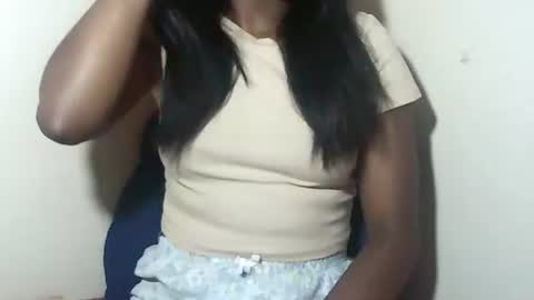 Snapshot of lovelylarra chatting on 01/06/26, 07:01 lovelylarra online show from 01/06/26, 07:01