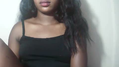 lovelylarra online show from 03/29/26, 08:47