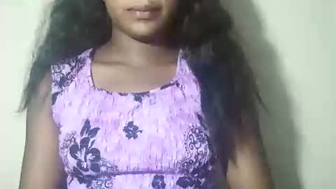 lovelylarra online show from 03/31/26, 09:32