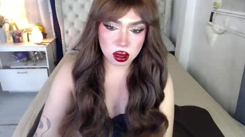 Snapshot of lovelymarie69 chatting on 12/15/24, 06:59 Rebeca online show from 12/15/24, 06:59