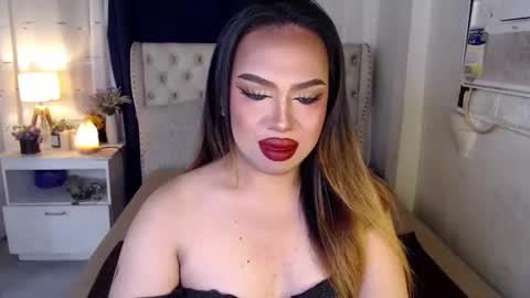 Snapshot of lovelymarie69 chatting on 01/12/25, 05:01 Rebeca online show from 01/12/25, 05:01