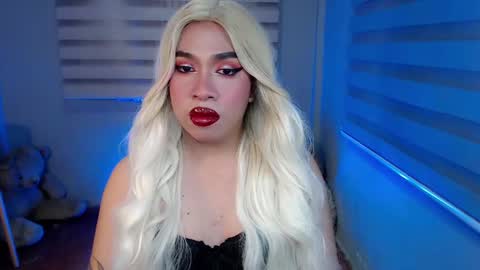 Snapshot of lovelymarie69 chatting on 01/17/25, 06:23 Rebeca online show from 01/17/25, 06:23