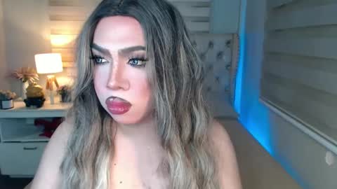 Snapshot of lovelymarie69 chatting on 02/13/25, 06:16 Rebeca online show from 02/13/25, 06:16