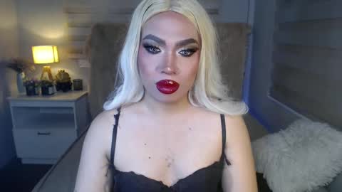 Snapshot of lovelymarie69 chatting on 03/06/25, 08:48 Rebeca online show from 03/06/25, 08:48