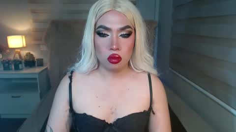 Snapshot of lovelymarie69 chatting on 03/07/25, 06:43 Rebeca online show from 03/07/25, 06:43