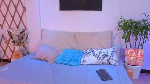 lovelymoon_ online show from 06/18/26, 01:39
