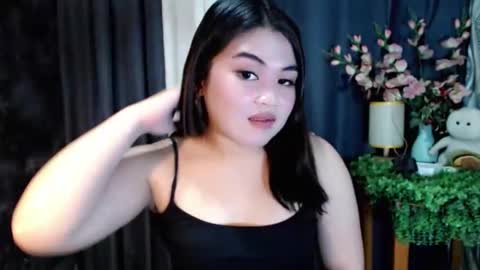 Snapshot of lovelyrhean chatting on 10/12/25, 01:48 Rhean online show from 10/12/25, 01:48