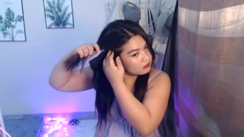 Snapshot of lovelyrhean chatting on 03/17/26, 05:27 Rhean online show from 03/17/26, 05:27