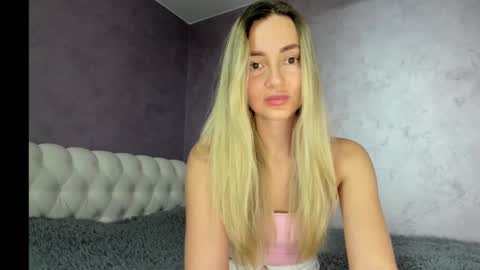 Snapshot of lovelyrose135 chatting on 11/07/25, 04:07 Lovely Rose online show from 11/07/25, 04:07