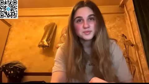 Snapshot of lovelysilk_63 chatting on 04/04/26, 06:38 ELA online show from 04/04/26, 06:38