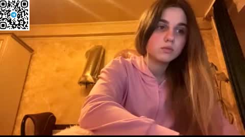 Snapshot of lovelysilk_63 chatting on 04/11/26, 06:23 ELA online show from 04/11/26, 06:23
