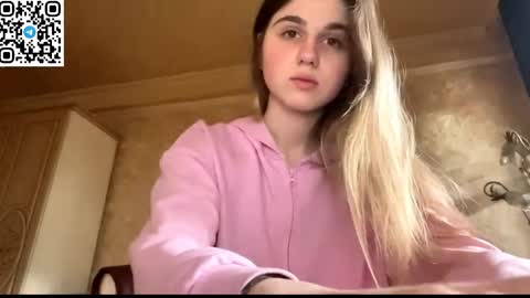 Snapshot of lovelysilk_63 chatting on 04/12/26, 06:29 ELA online show from 04/12/26, 06:29
